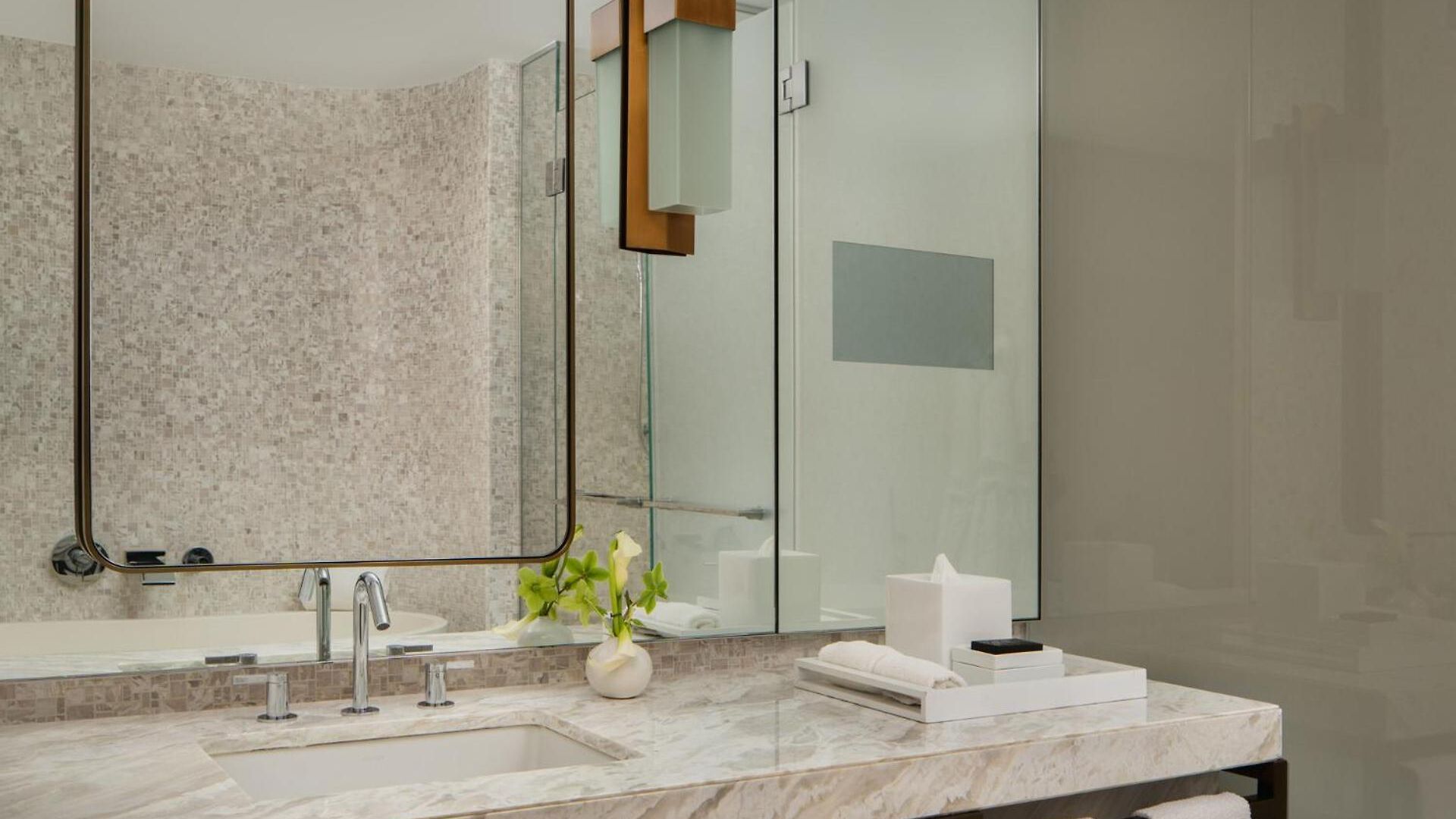 Four Seasons Downtown 5*
