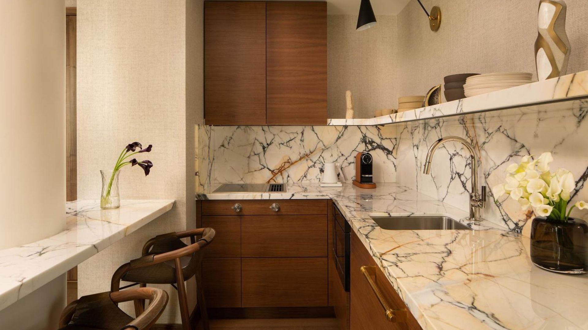 Four Seasons Downtown Hotel