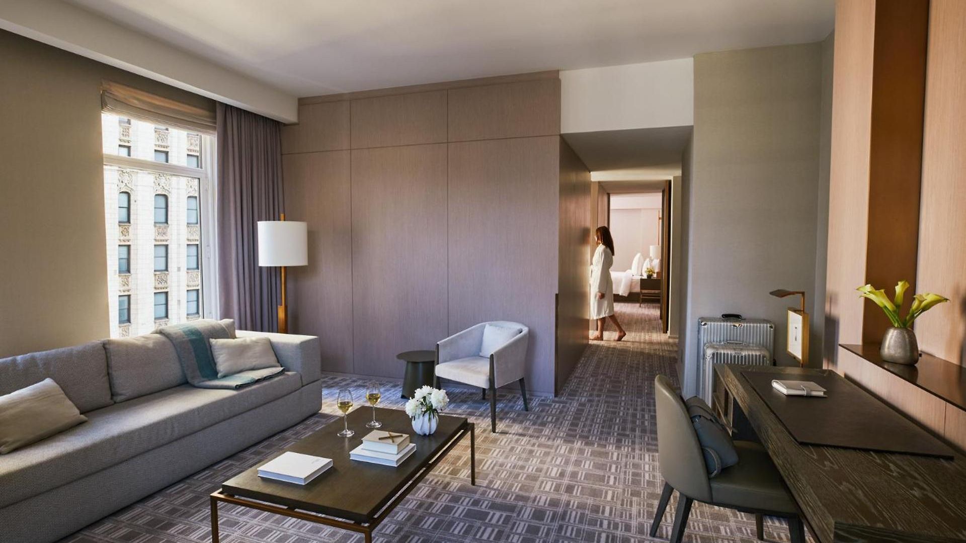 Four Seasons Downtown 5*