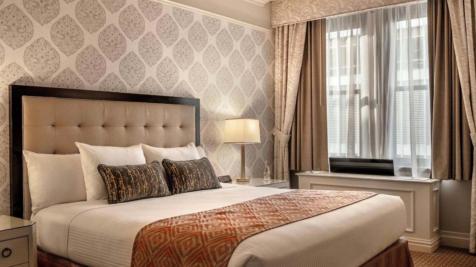 Warwick Hotel 4*
