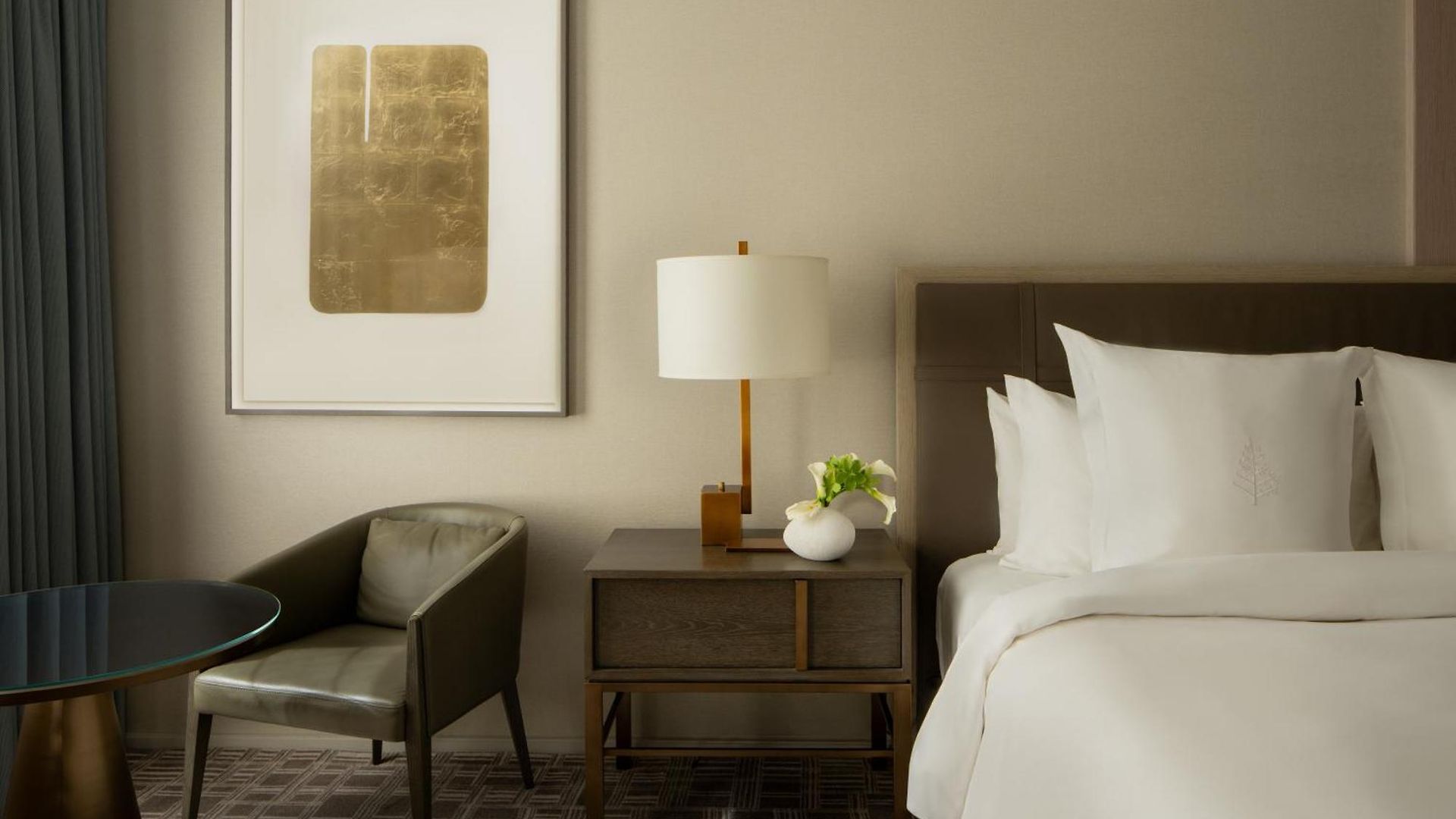 Four Seasons Downtown Hotel