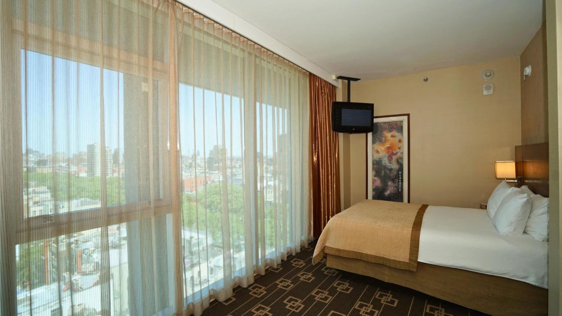 Wyndham Garden Chinatown 4*