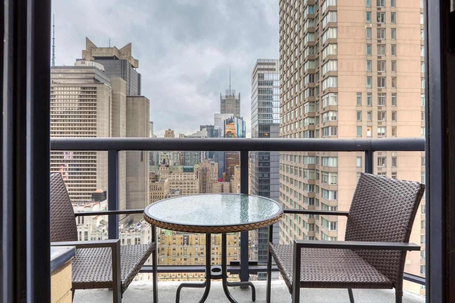 Midtown 2br W Gym Doorman Nr Theater District Nyc-1226 Apartment