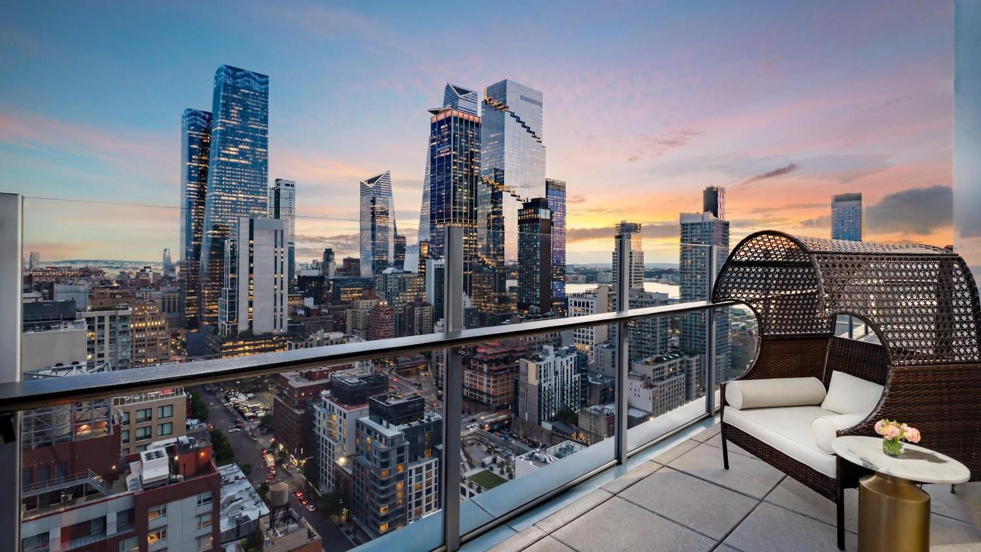 Doubletree By Hilton New York Times Square West Hotel 4*
