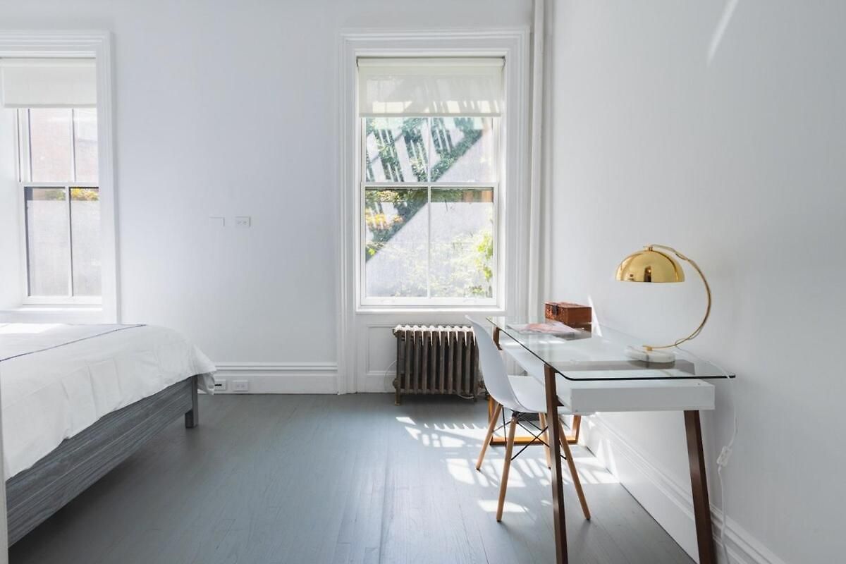 E10-2 Designer East Village Townhouse 1br W D Apartment