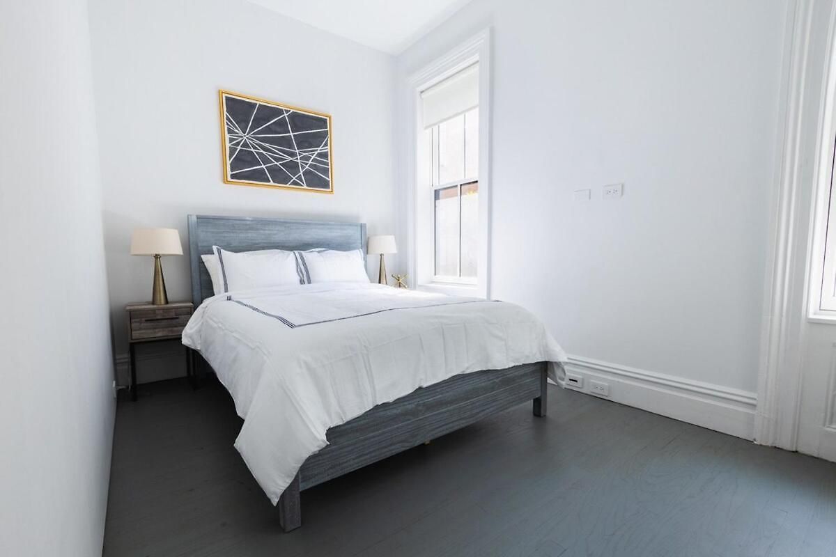 E10-2 Designer East Village Townhouse 1br W D