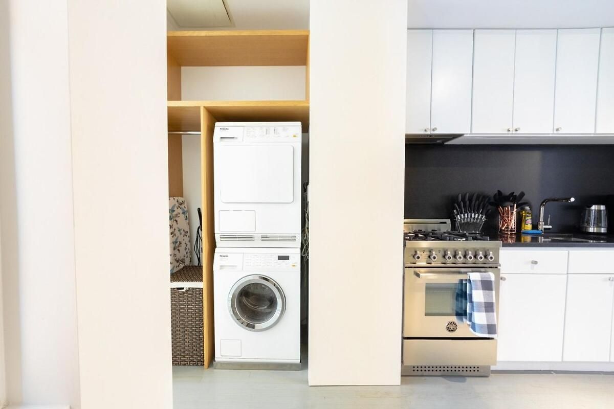 Apartment E10-2 Designer East Village Townhouse 1br W D *