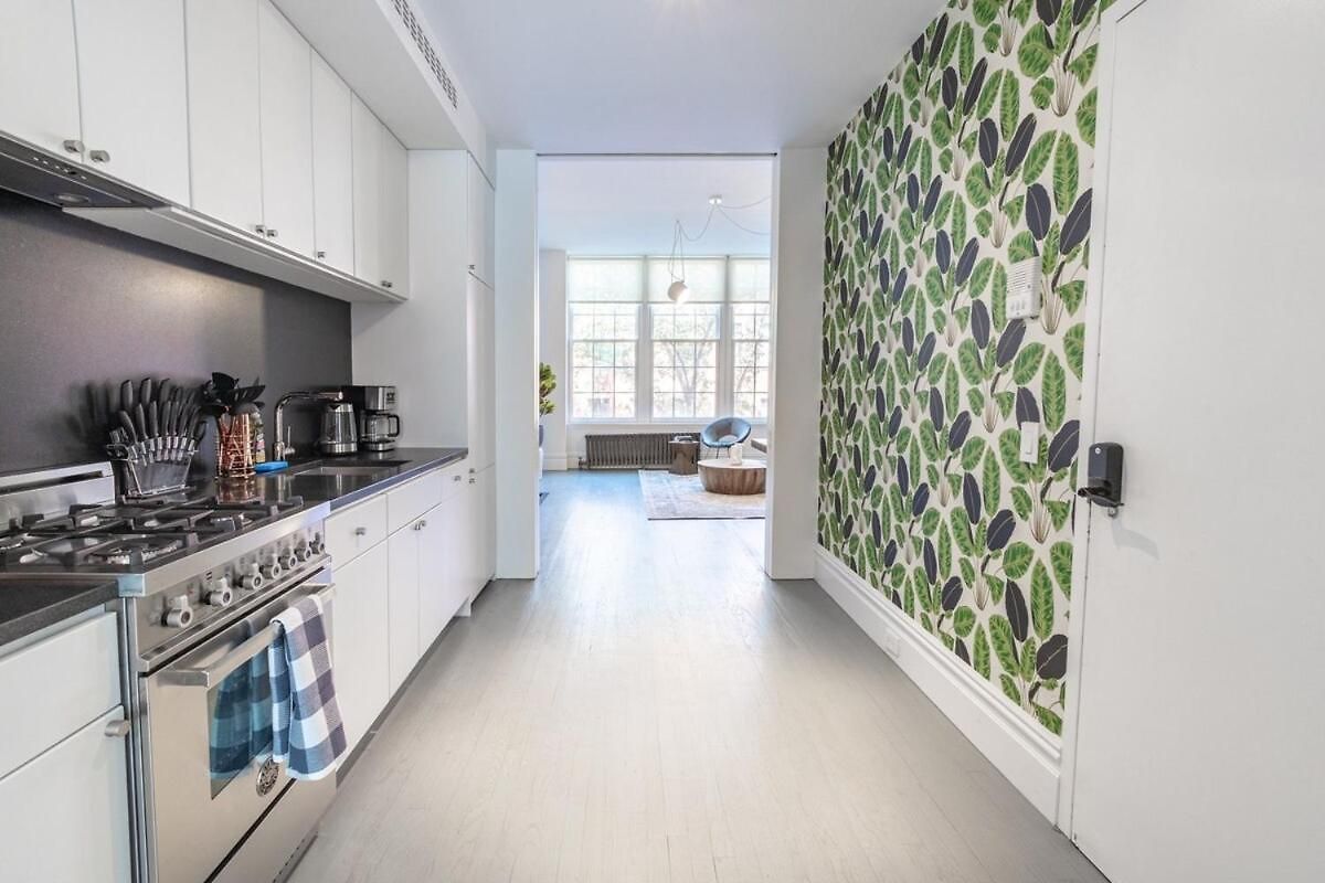 E10-2 Designer East Village Townhouse 1br W D * New York