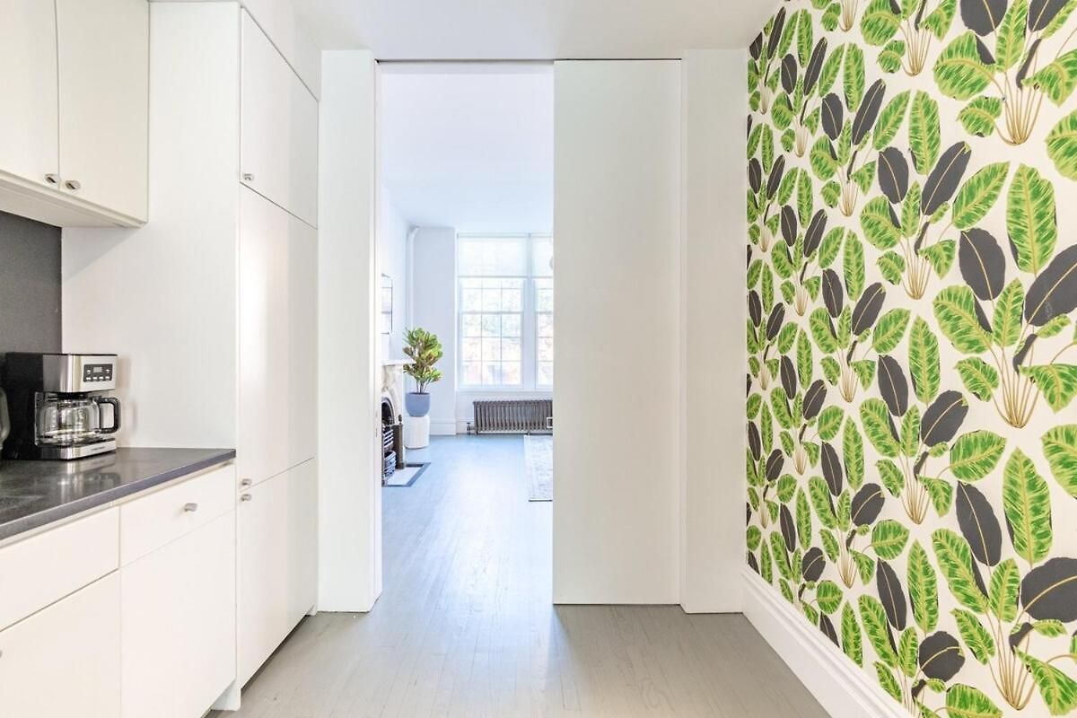 Apartment E10-2 Designer East Village Townhouse 1br W D *