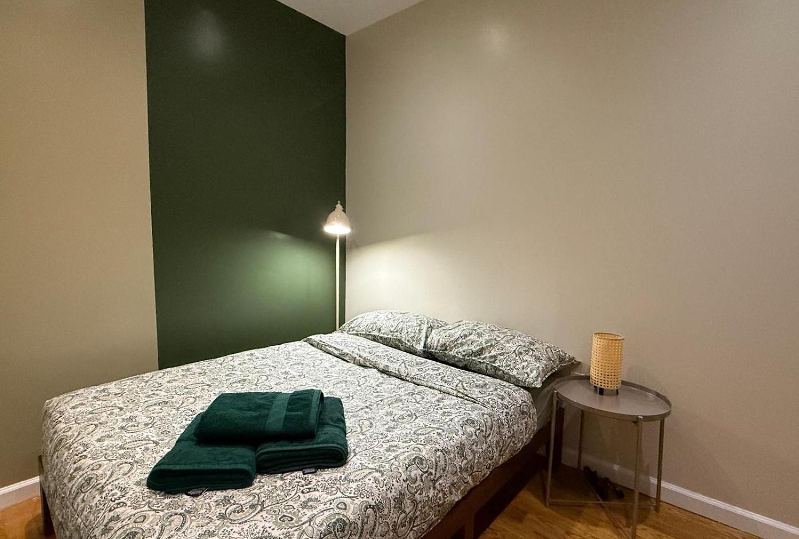 Living At Columbia Apartment *