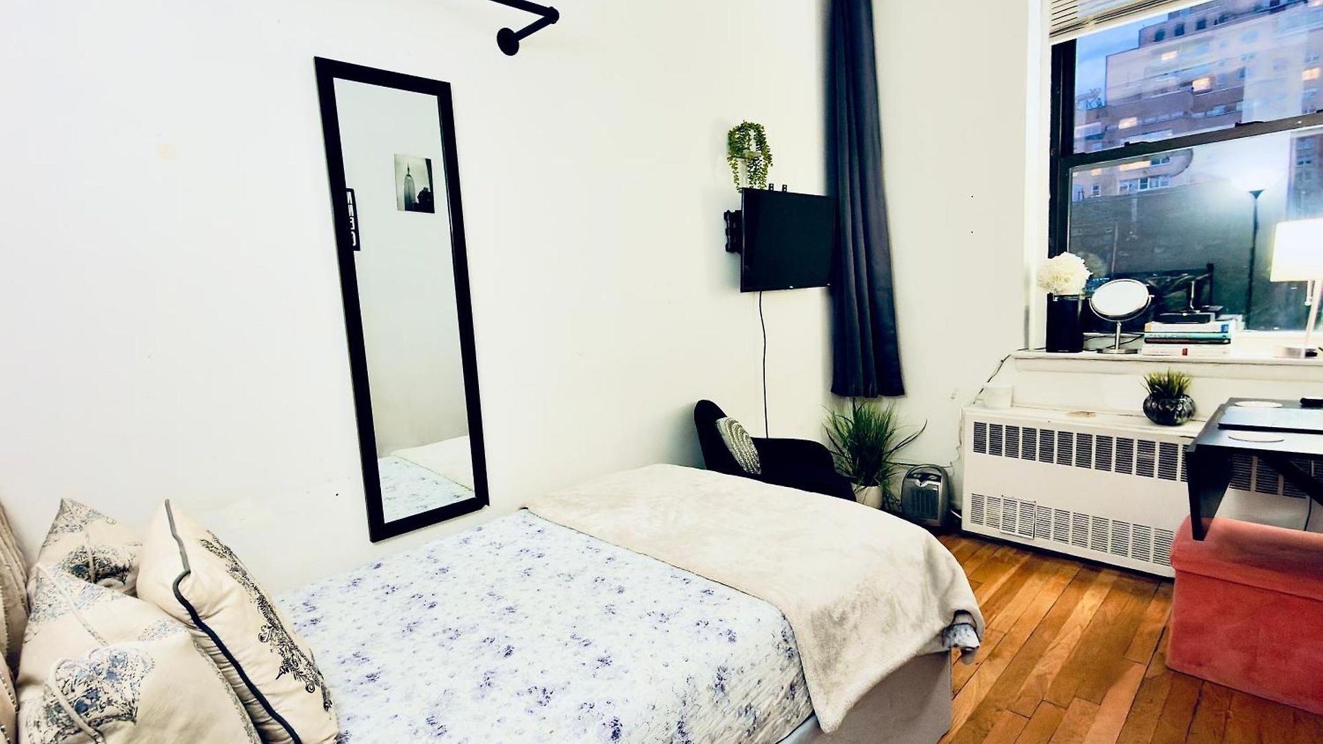 Ues Manhattan #1 In Shared Homestay