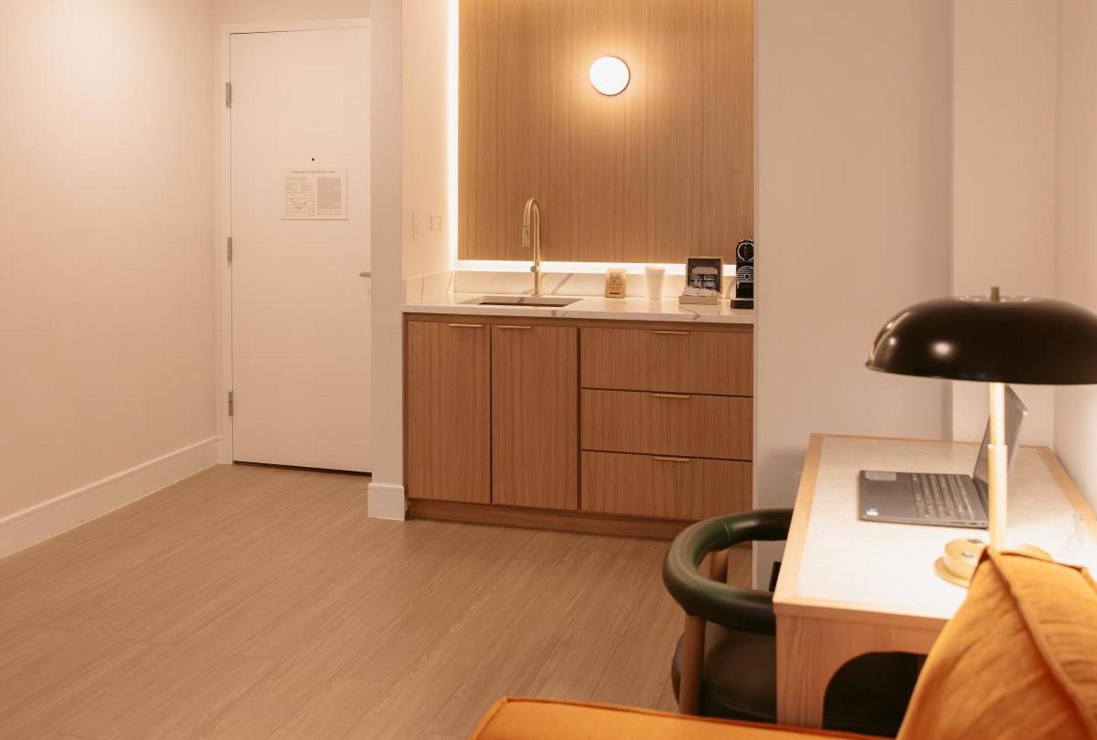 Aura Times Square 4*