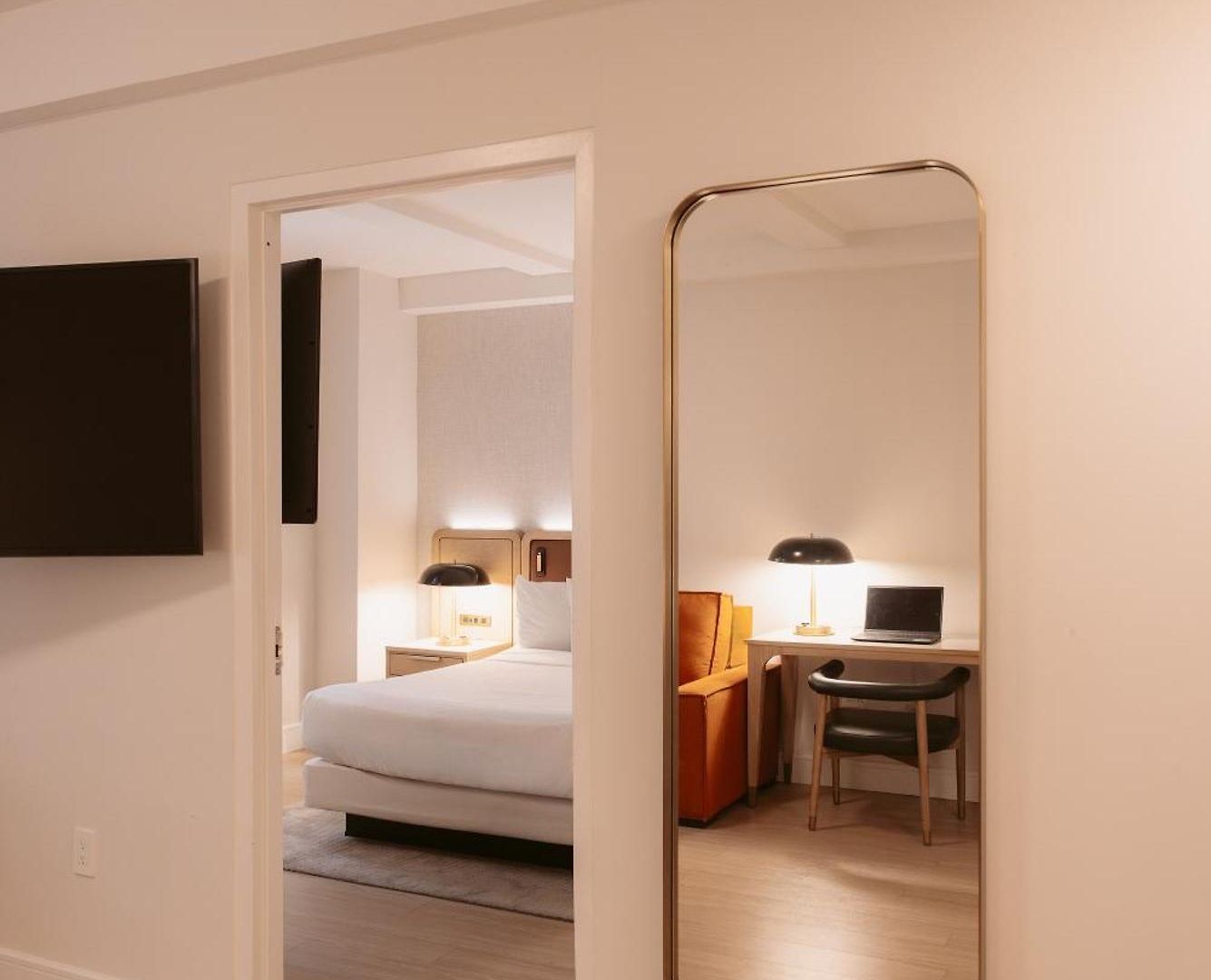 Aura Times Square 4* New York