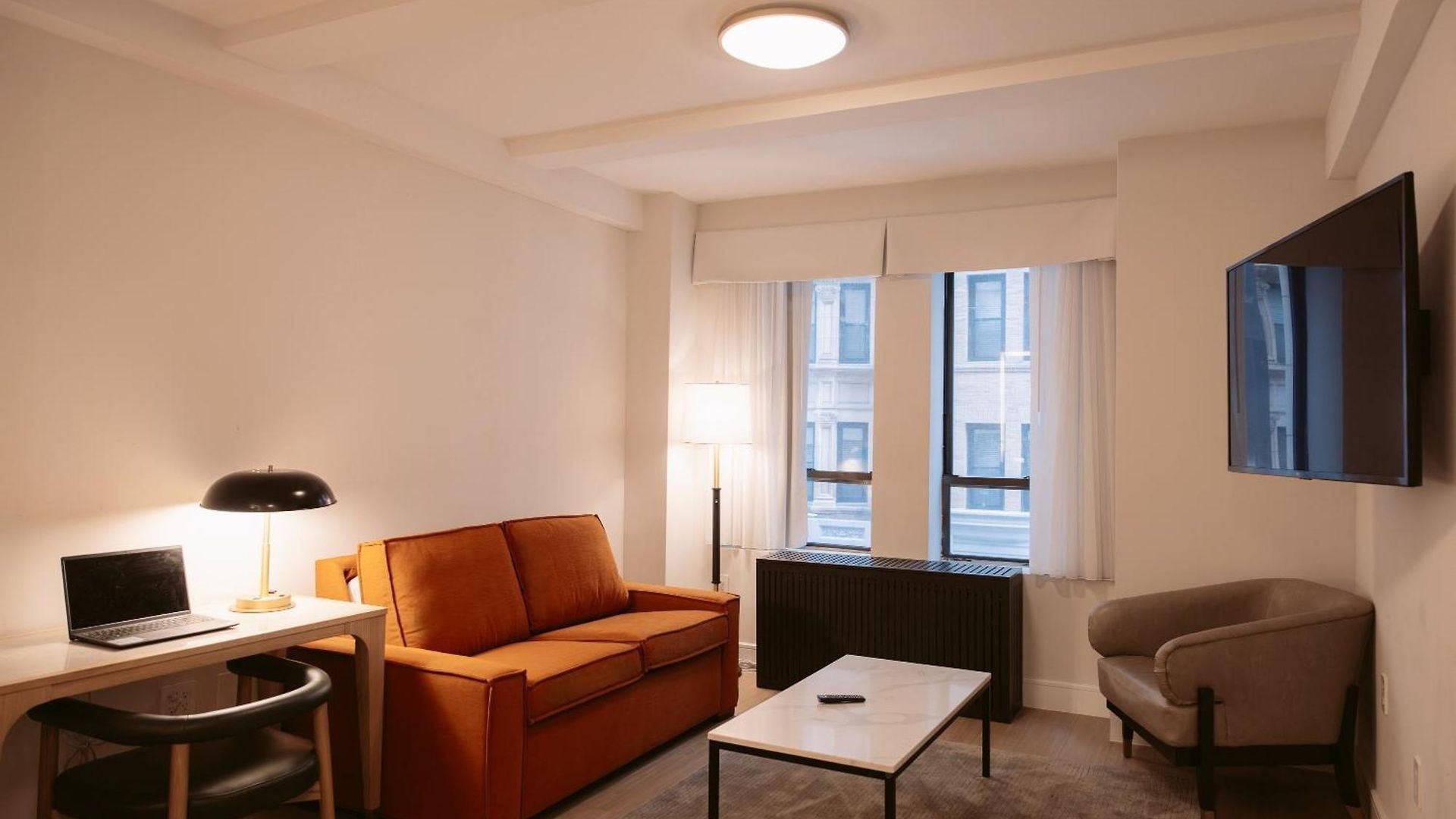 Aura Times Square 4*