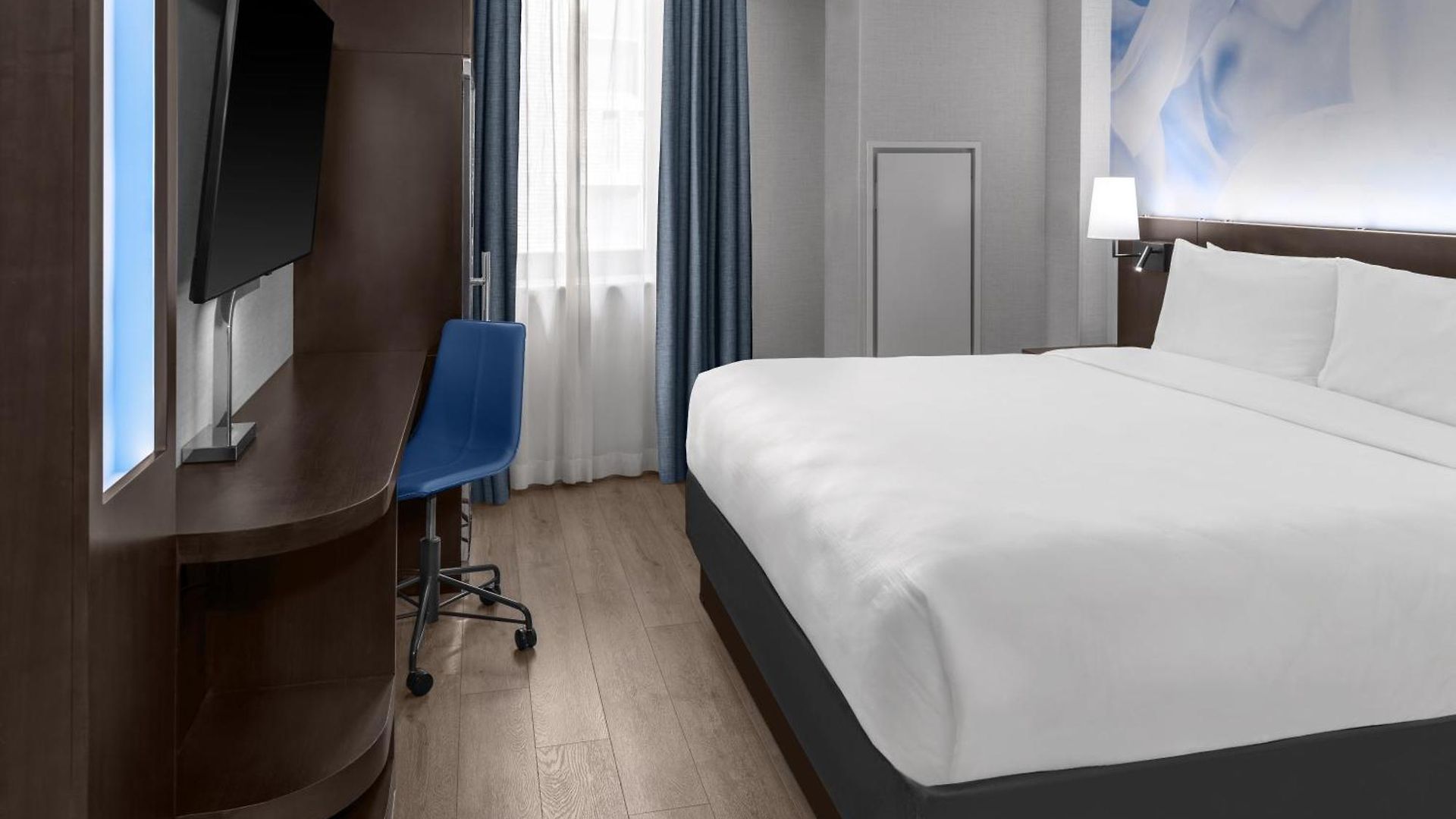 Four Points By Sheraton Downtown Hotel