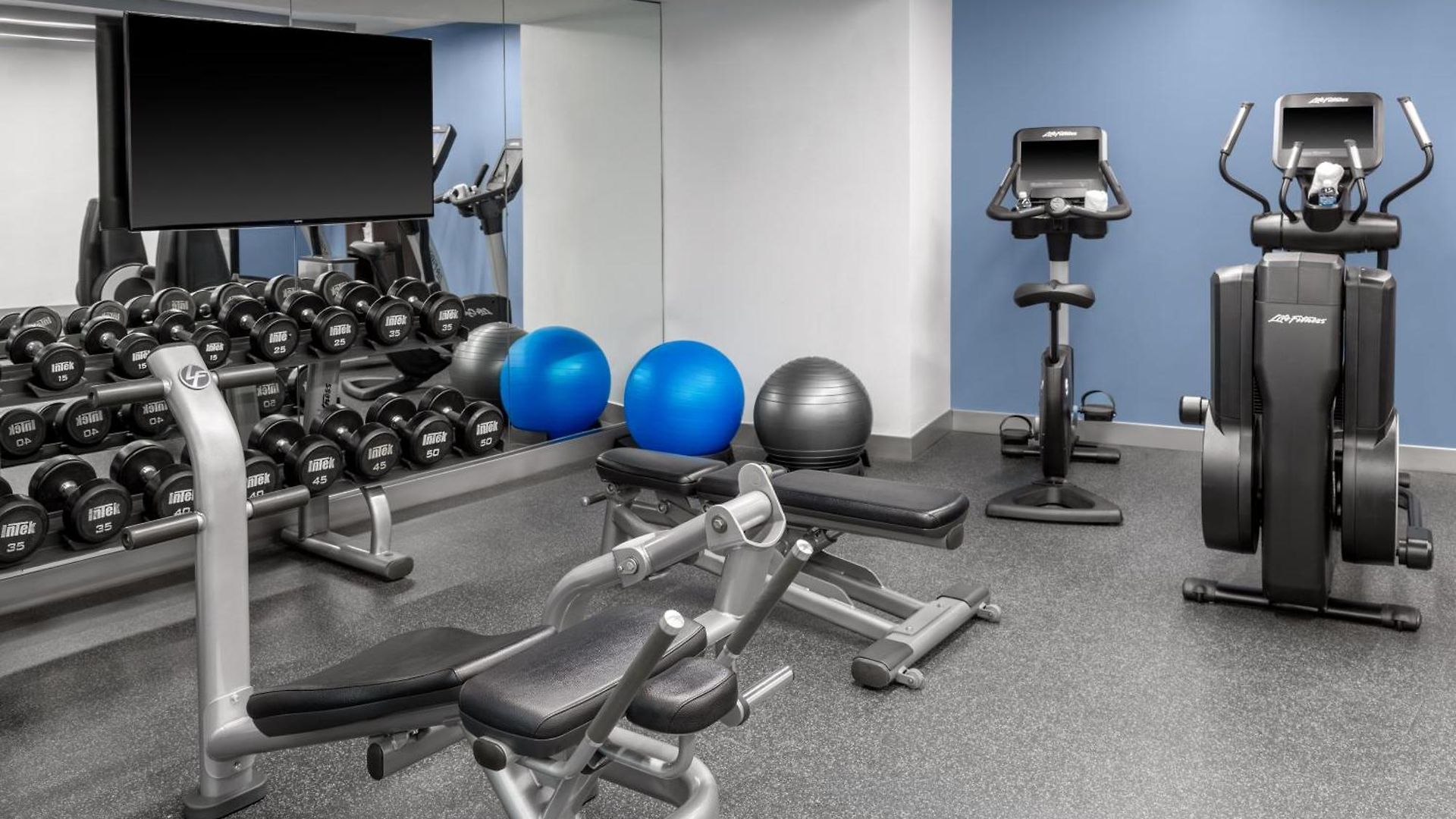 Four Points By Sheraton Downtown 3*