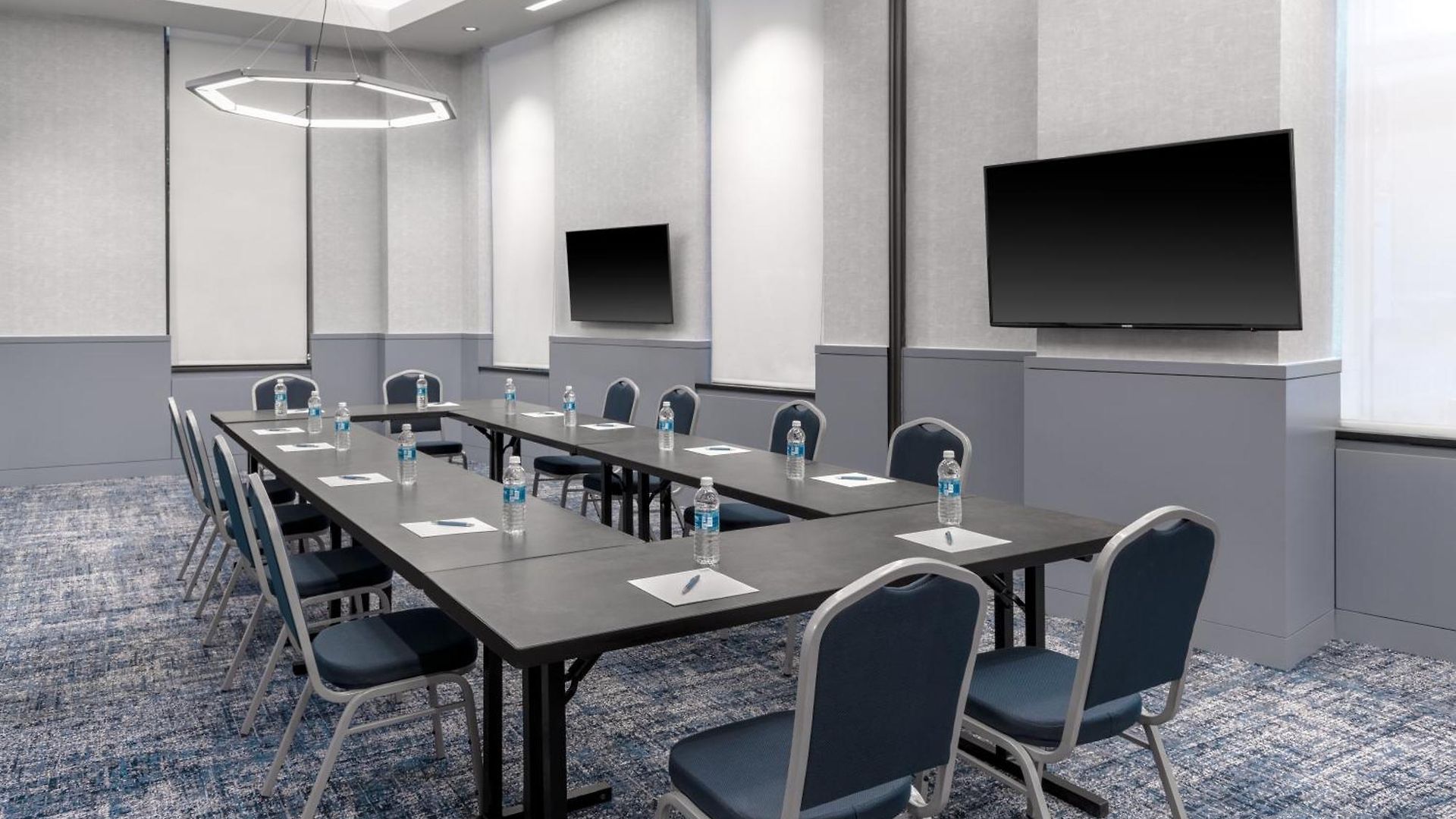 Four Points By Sheraton Downtown Hotel 3*