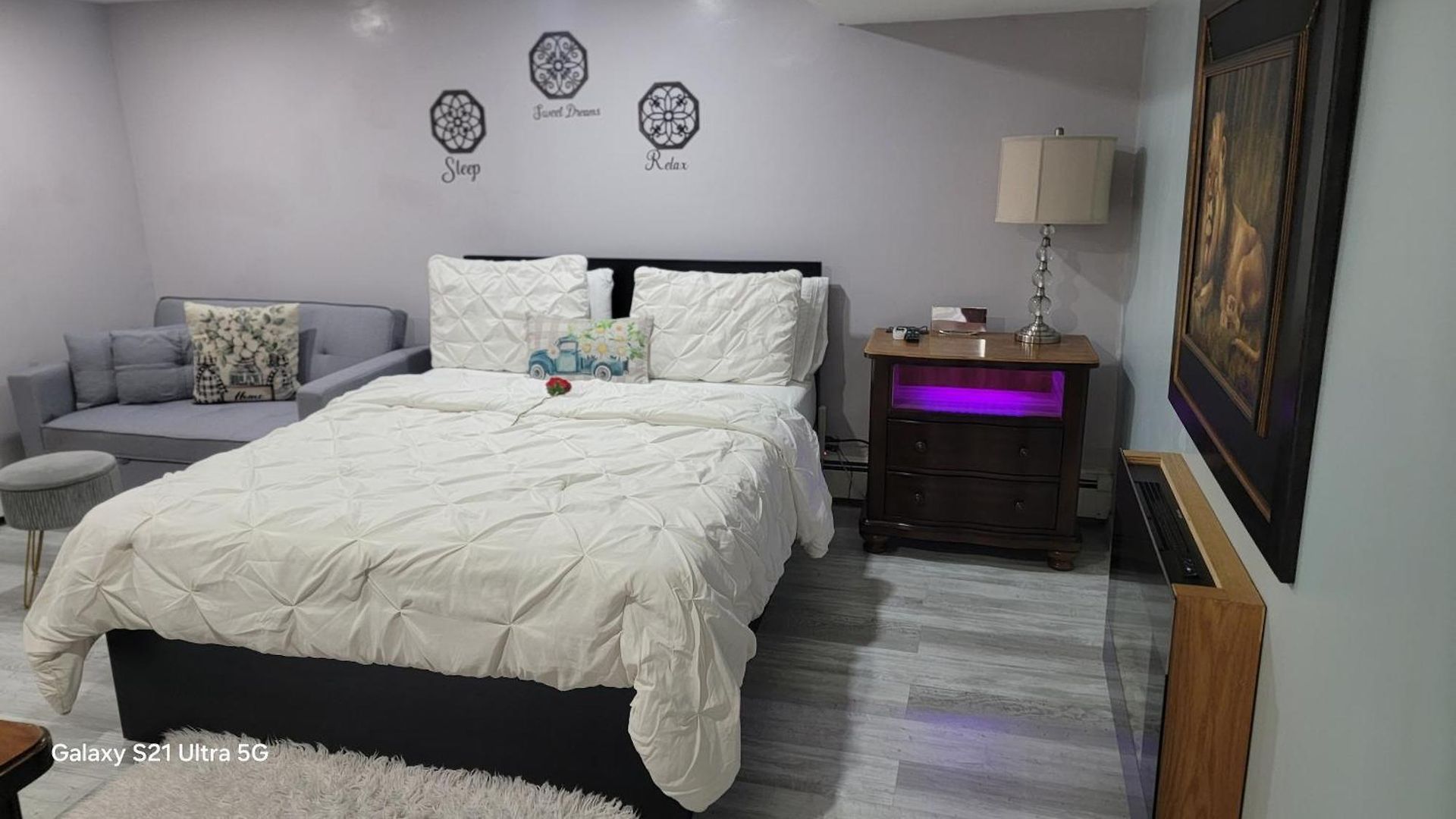 Lovely 2 Bedroom With 2 Entrance And Parking *