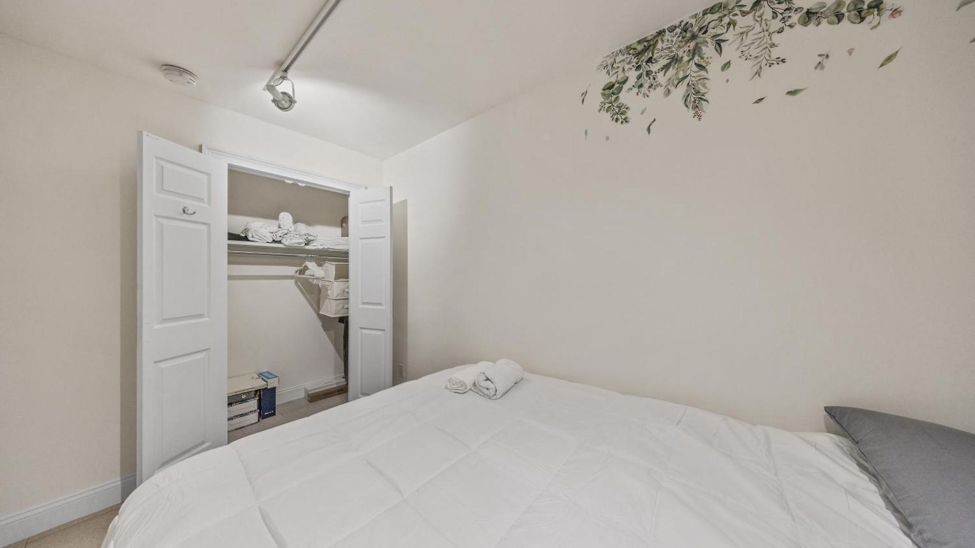 Chic One Bedroom Retreat In Downtown Manhattan Apartment *