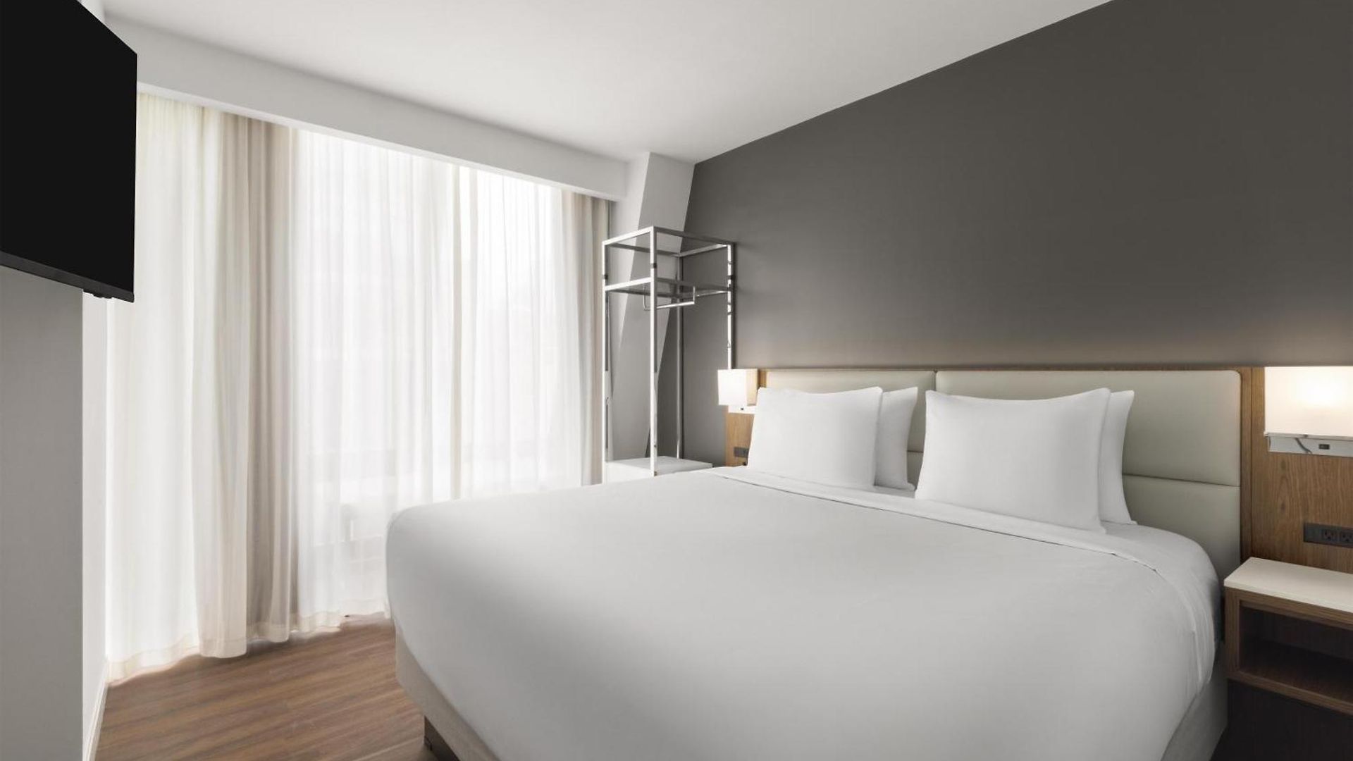 Western Premier Empire State Hotel 3*