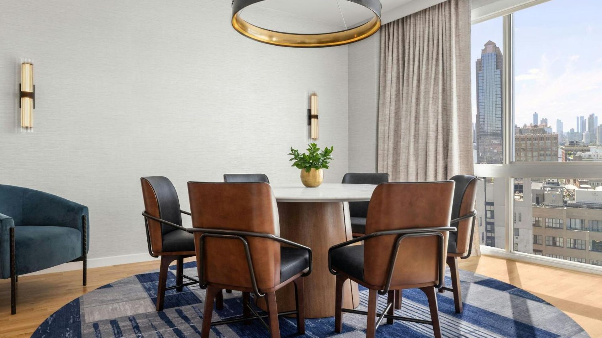 Sheraton Tribeca 4*