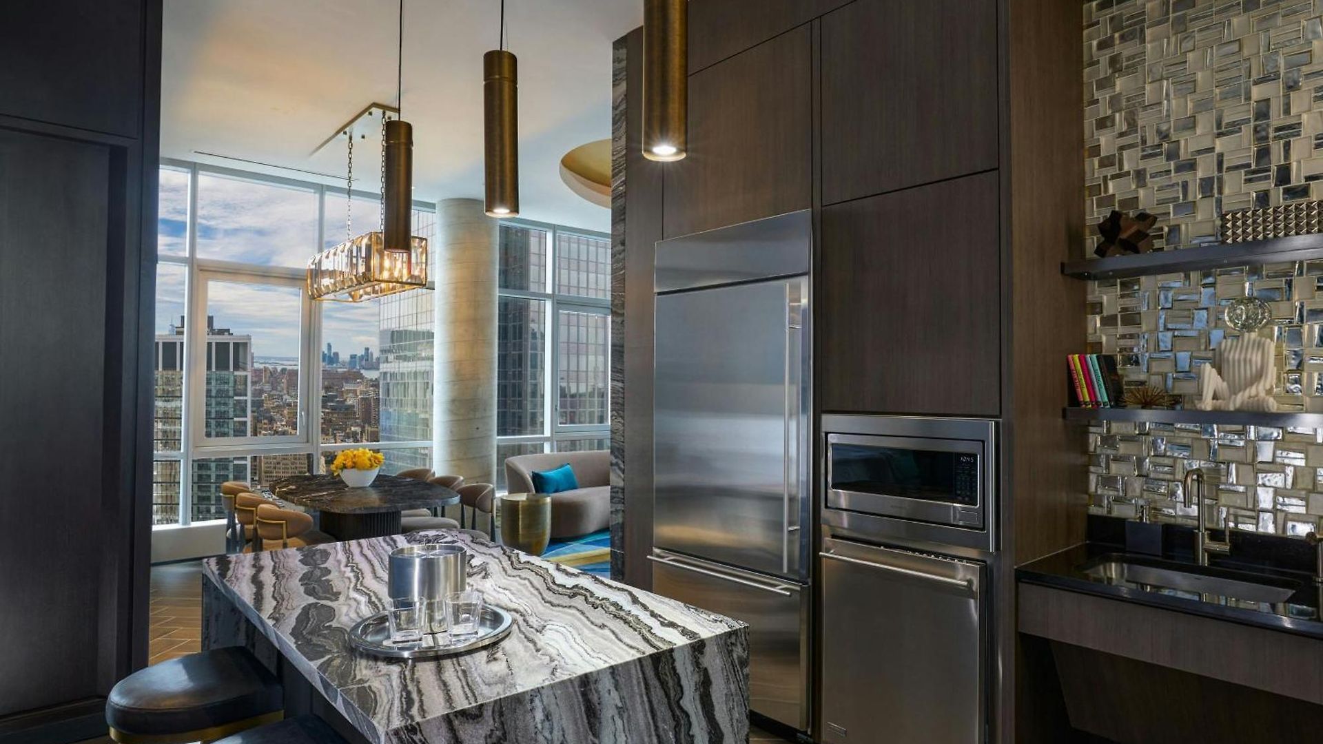 Renaissance Midtown Hotel 4*
