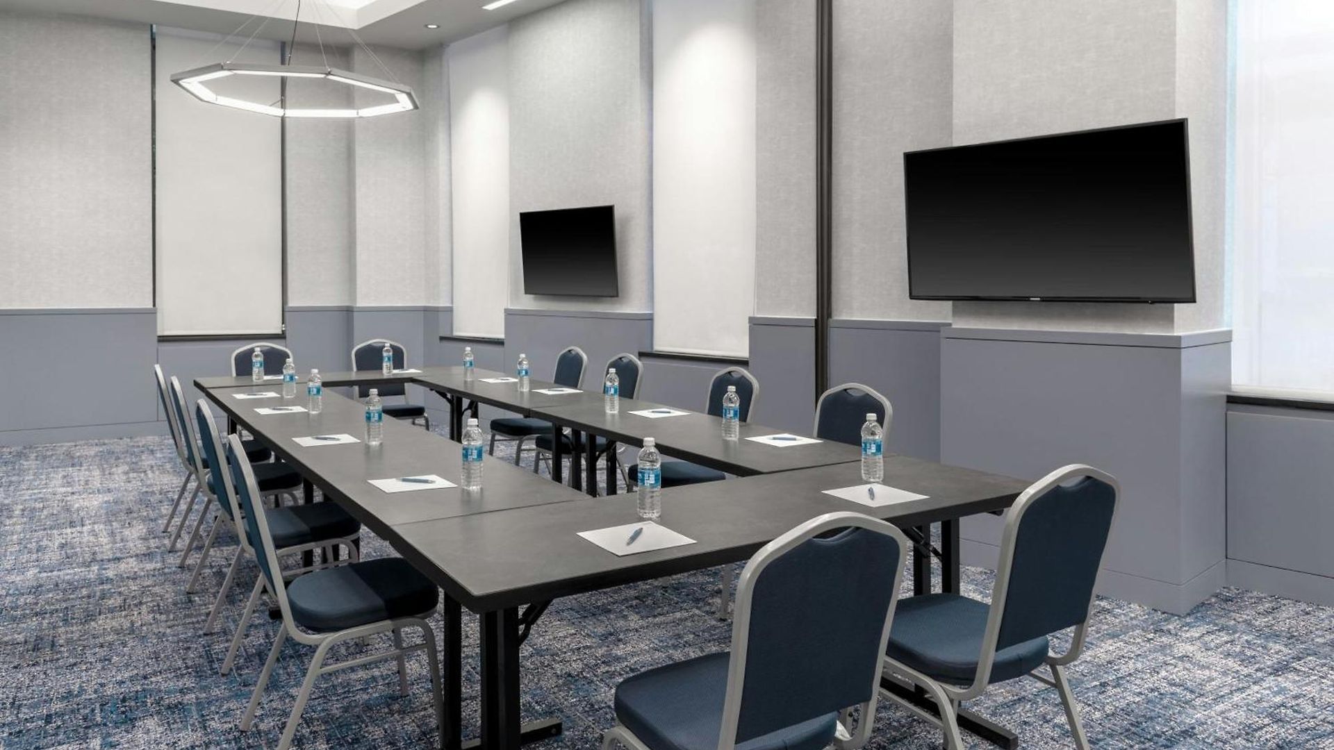 Four Points By Sheraton Downtown Hotel 3*