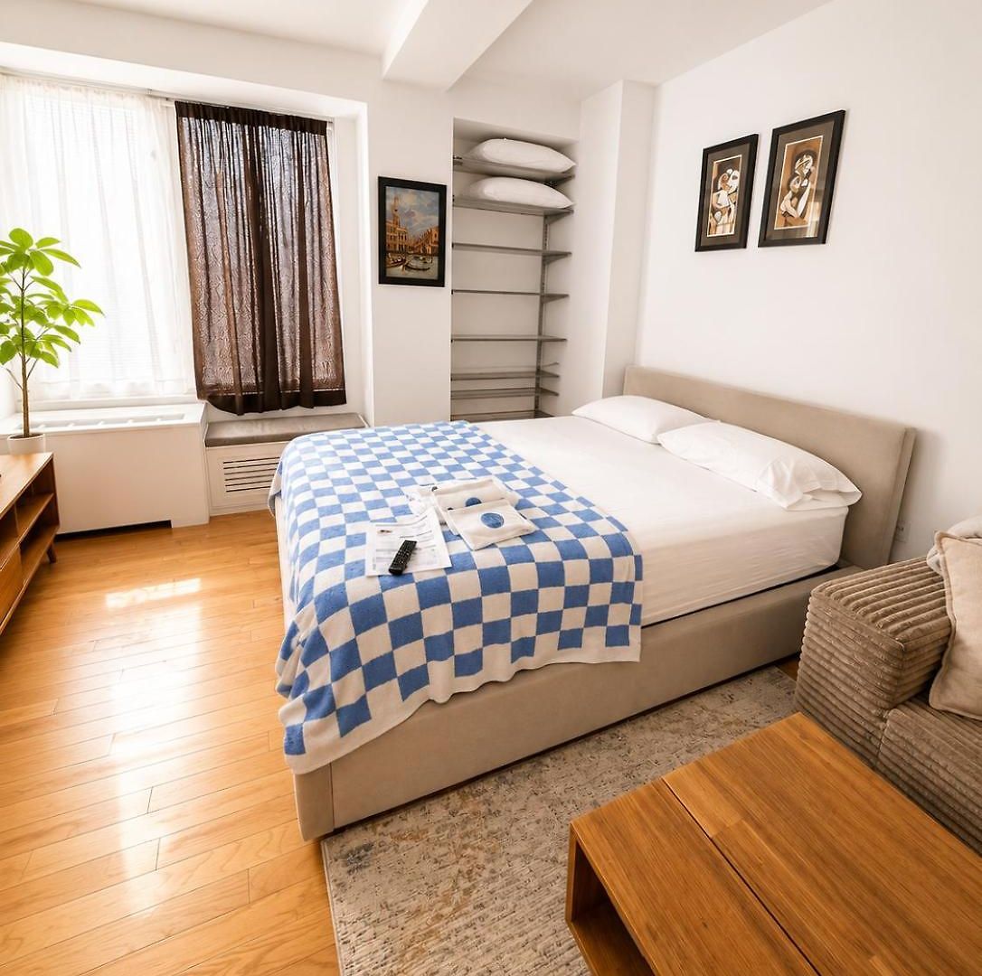 Nyc With Private Bathroom & Kitchenette