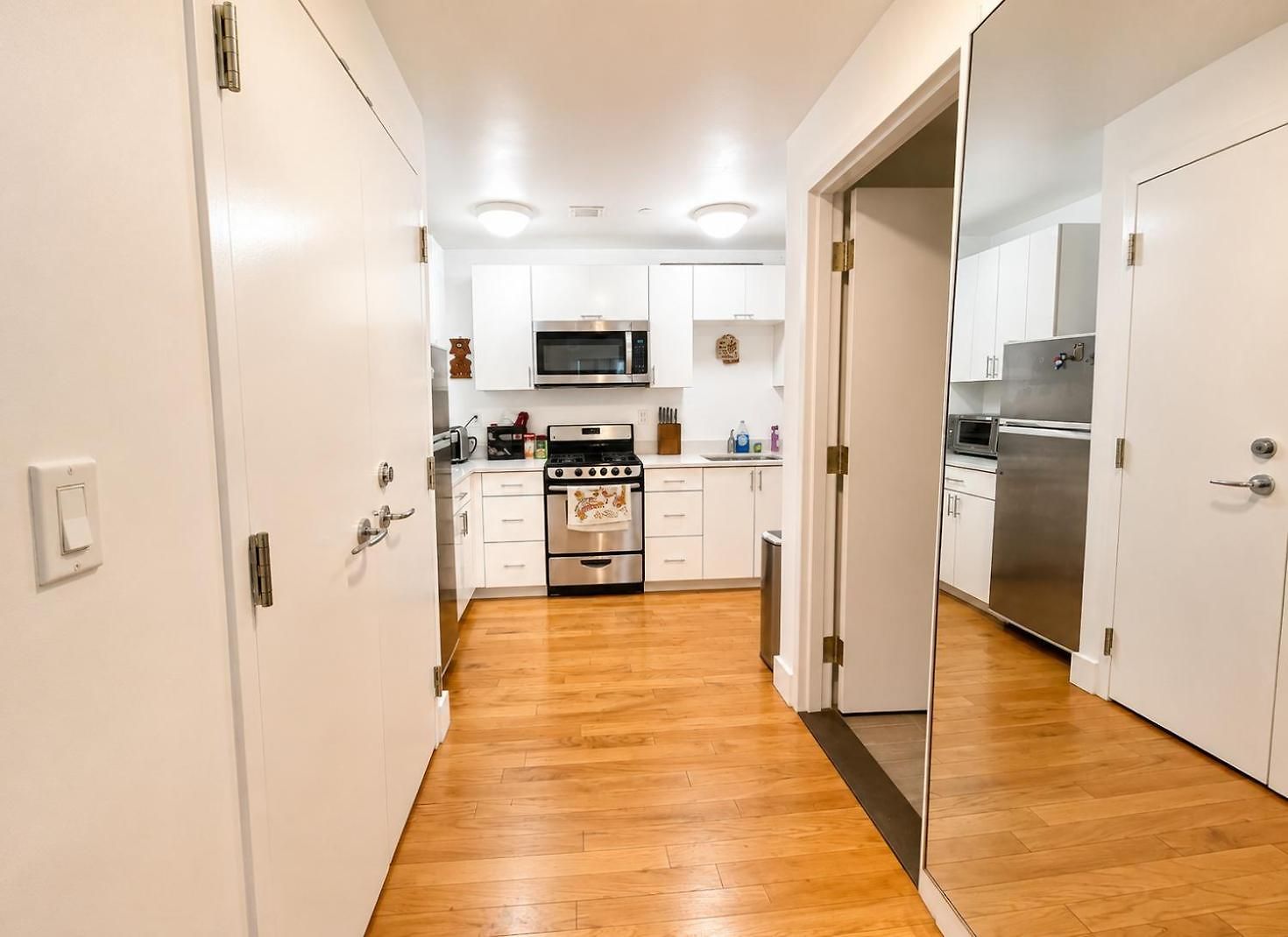 Nyc With Private Bathroom & Kitchenette Apartment