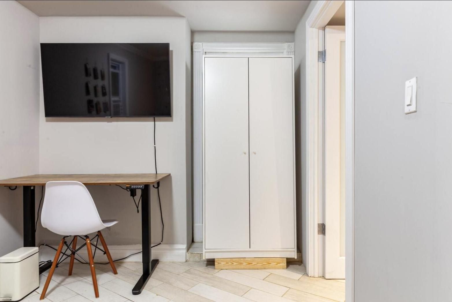 Private Bedroom With Shared Bathroom In Union Square Downtown Manhattan - Steps From The Dining & Nightlife! *