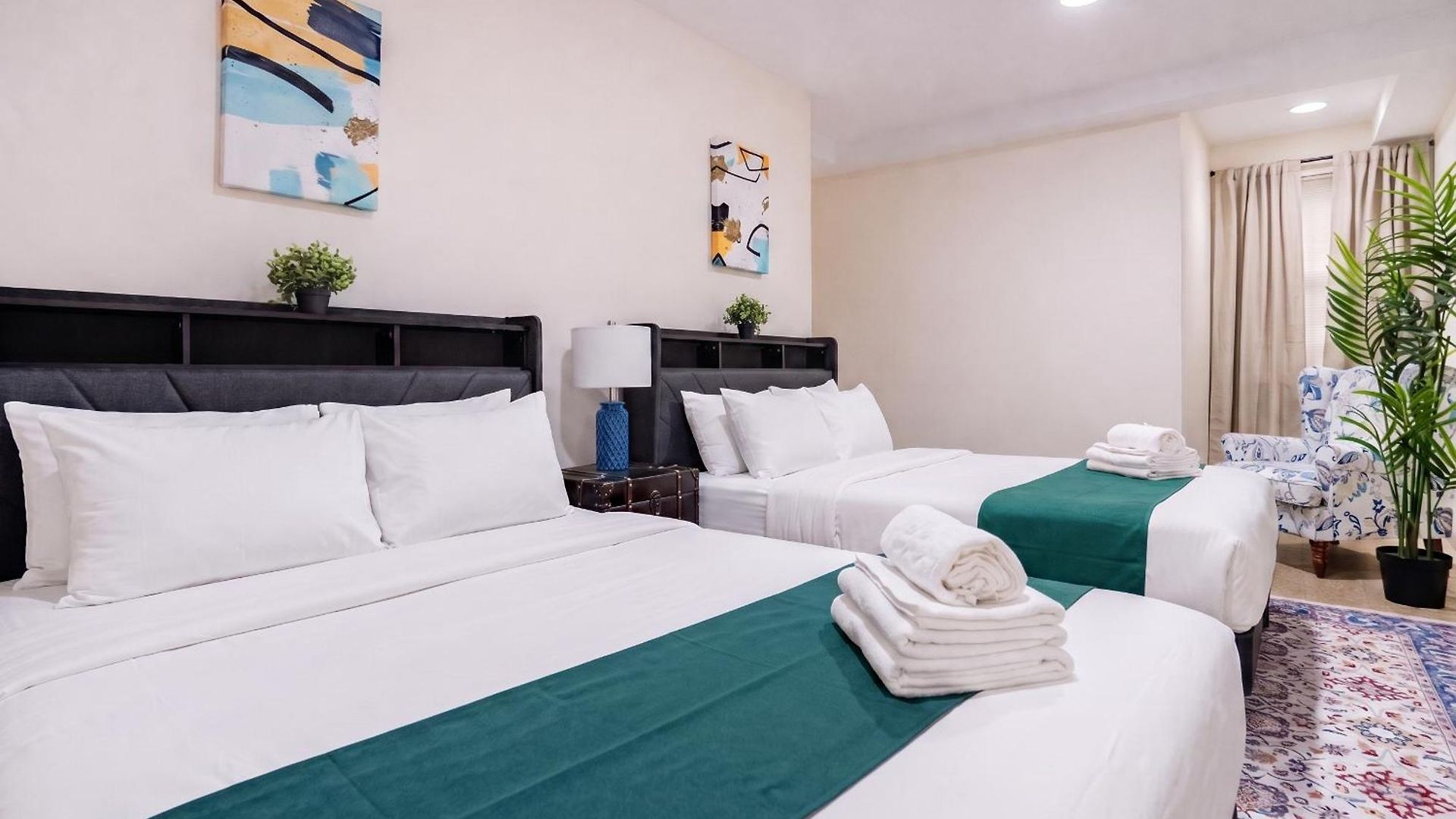 3 Bedroom Cozy In Manhattan Valley Apartment *