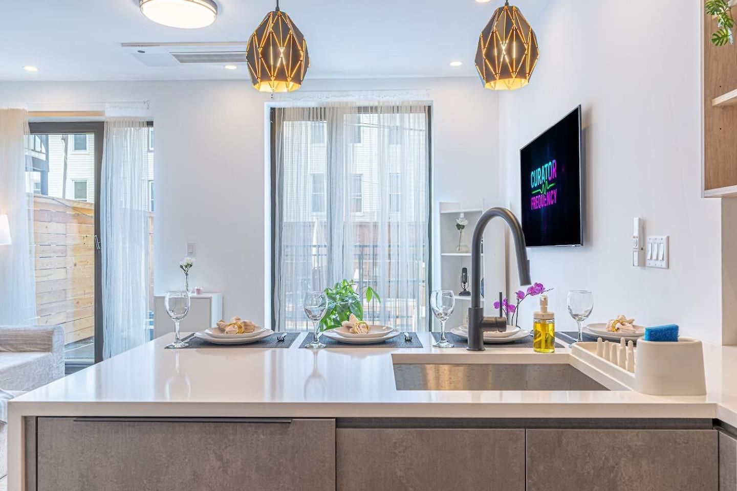 Spacious&renovated Duplex Brooklynbackyard&wd