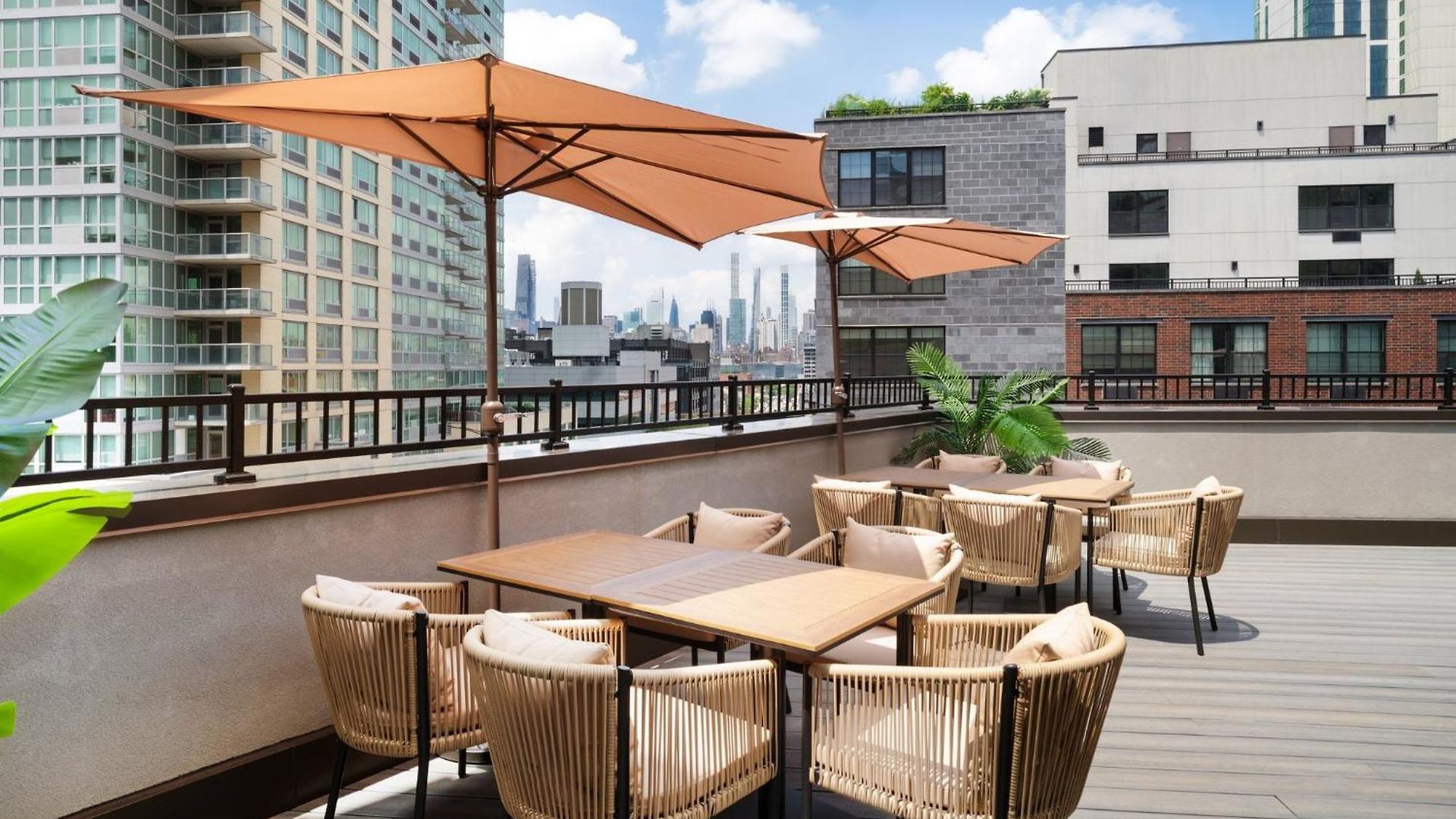 Even Long Island - By Ihg 3*