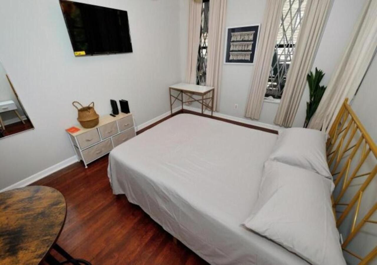 Apartment Cozy Near Park!, June To Aug 90 Days Required