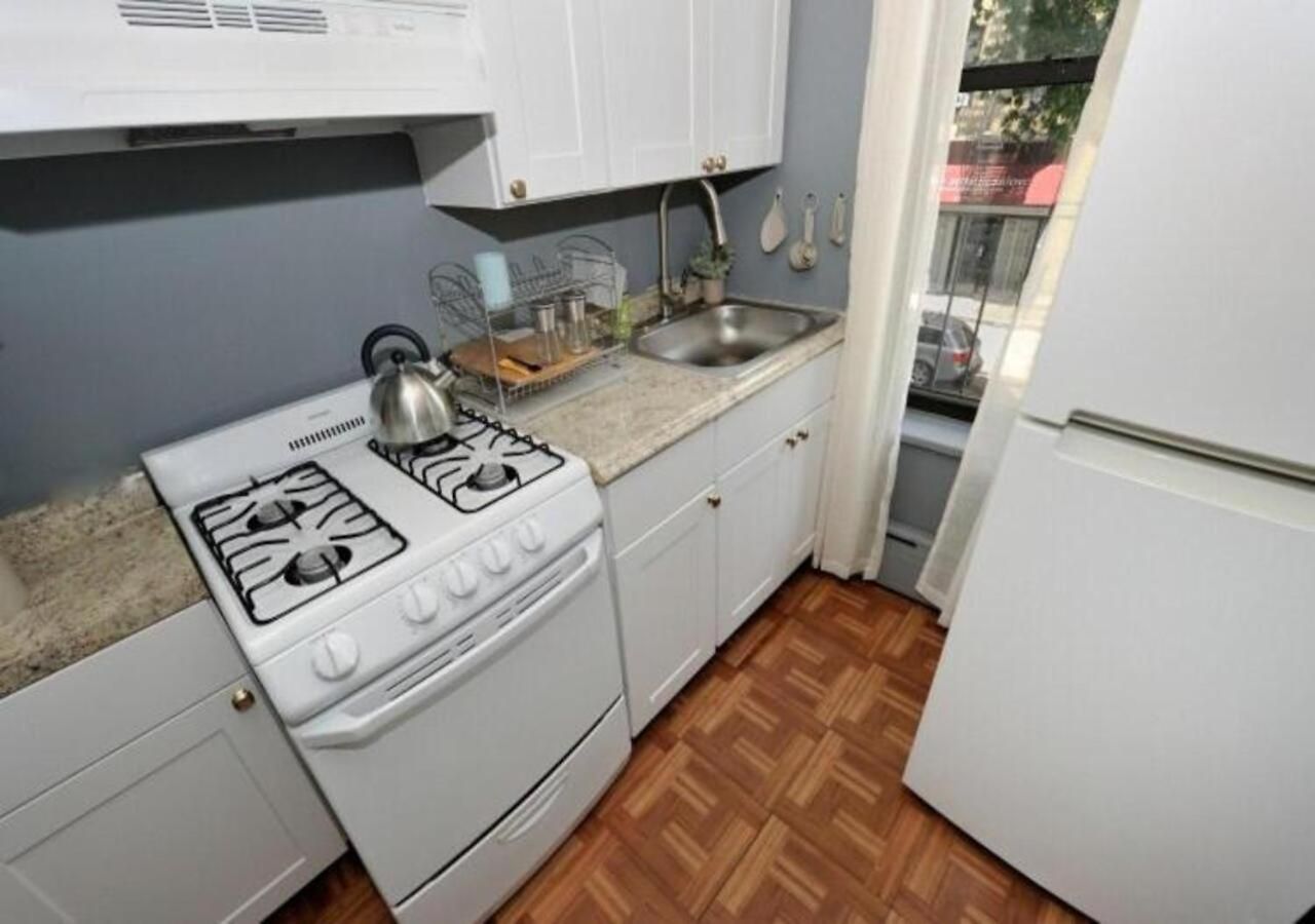 Cozy Near Park!, June To Aug 90 Days Required Apartment