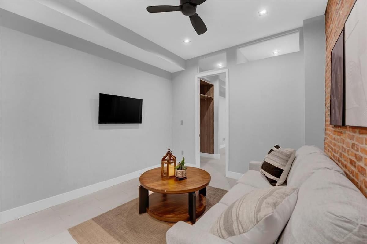 Modern West Village 1br Garden Steps To Subway Apartment *