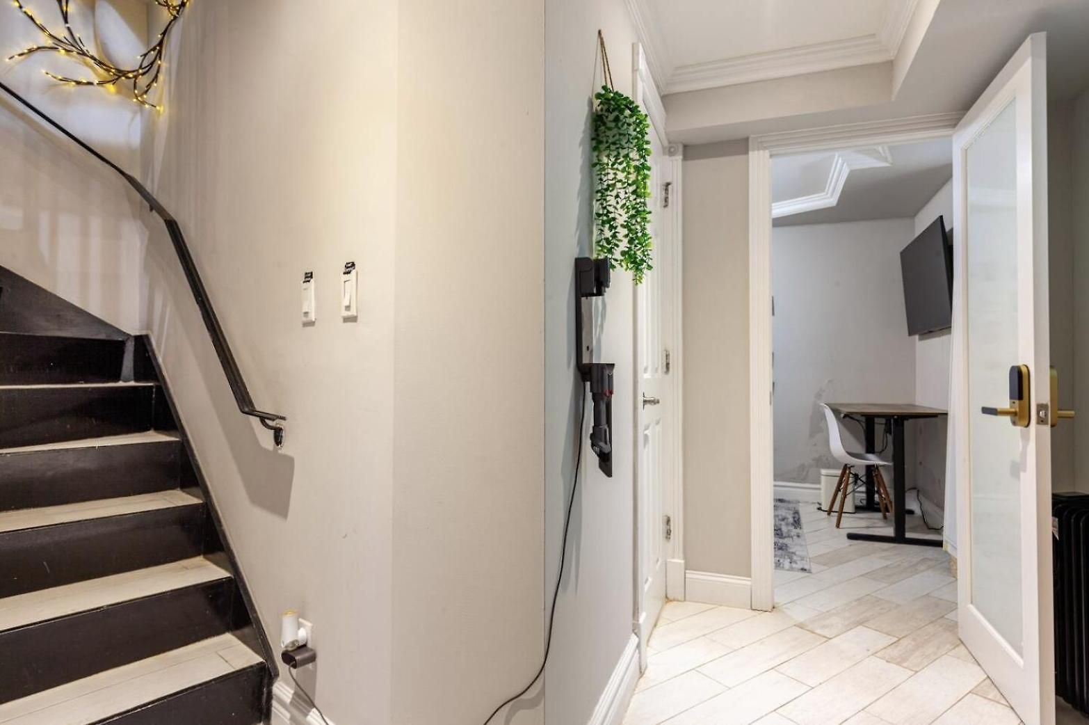 Private Bedroom With Shared Bathroom In Union Square Downtown Manhattan - Steps From The Dining & Nightlife!