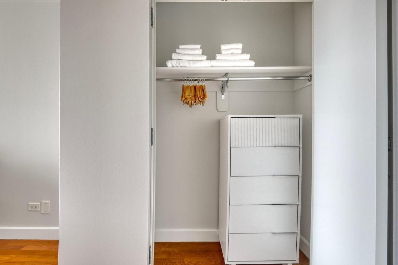 Apartment Midtown 2br W Gym Doorman Nr Theater District Nyc-1226 *