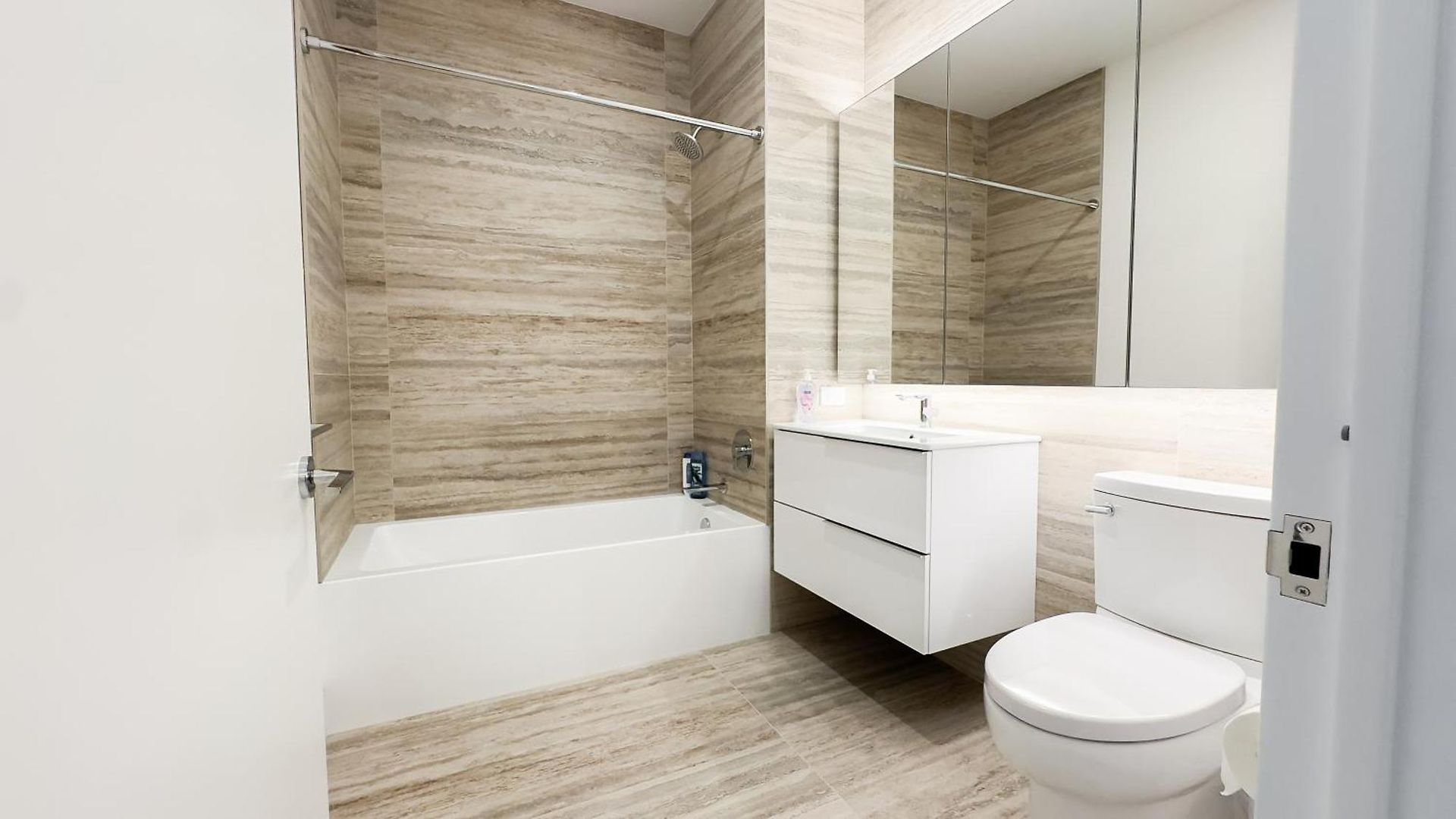 Stylish 3br Luxury Retreat In The Heart Of Fidi Apartment