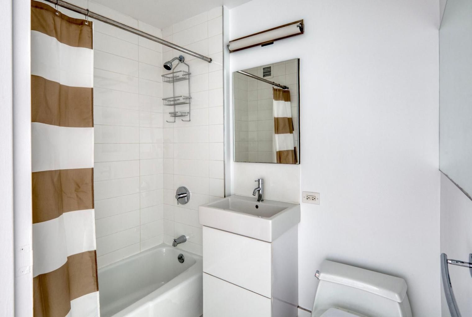 Midtown 2br W Gym Doorman Nr Theater District Nyc-1226 Apartment New York