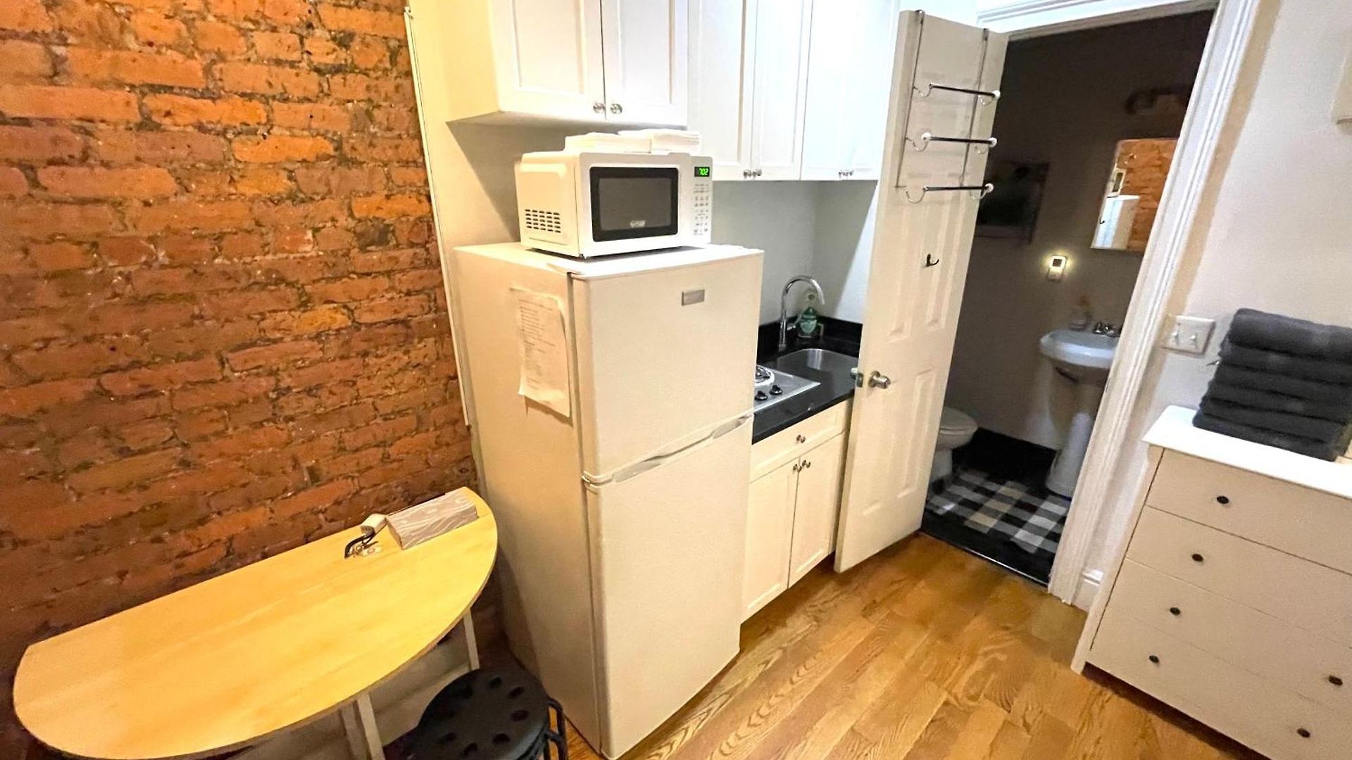 Empire State & Nest Apartment