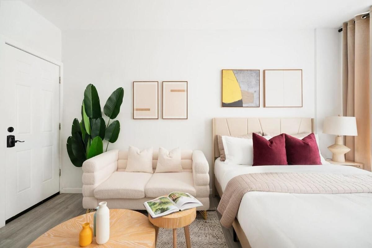 Apartment 240 East