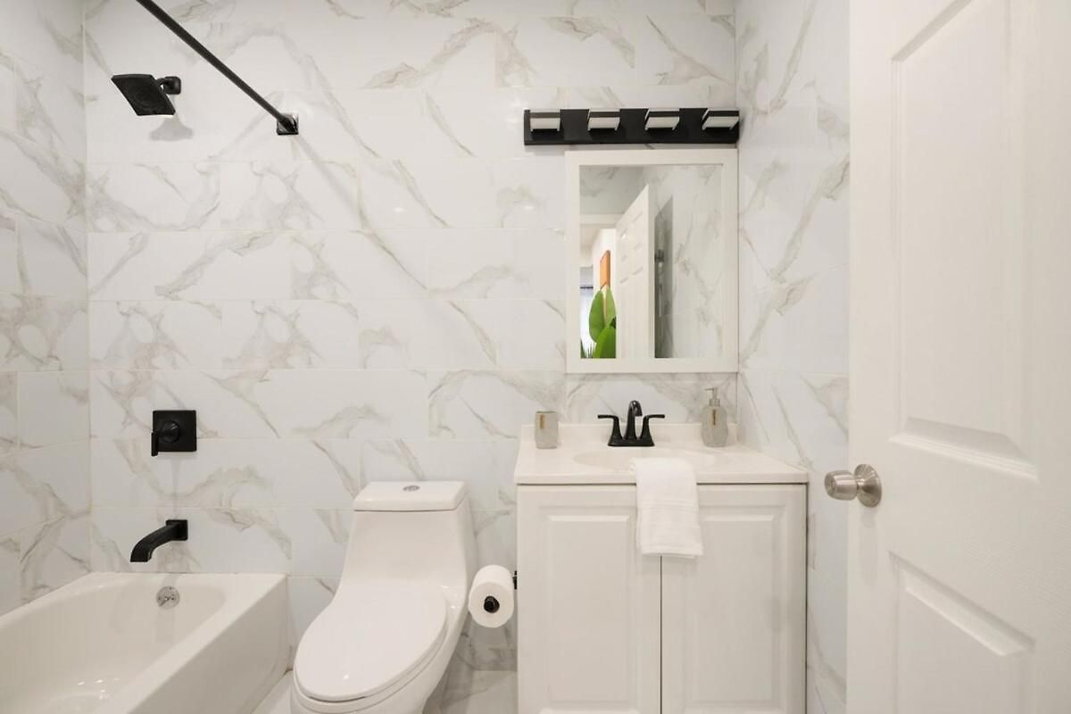 Apartment 240 East