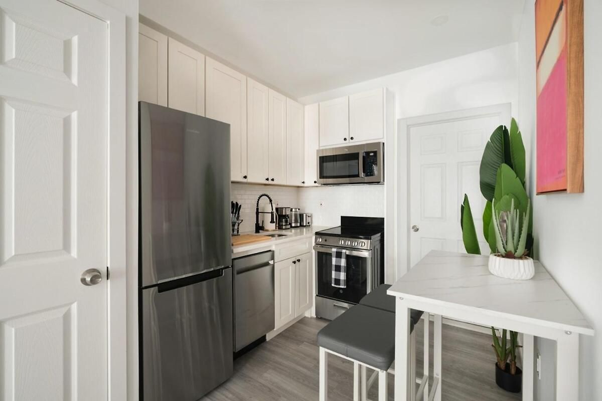 Apartment 240 East New York
