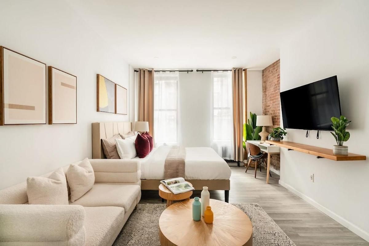 240 East New York