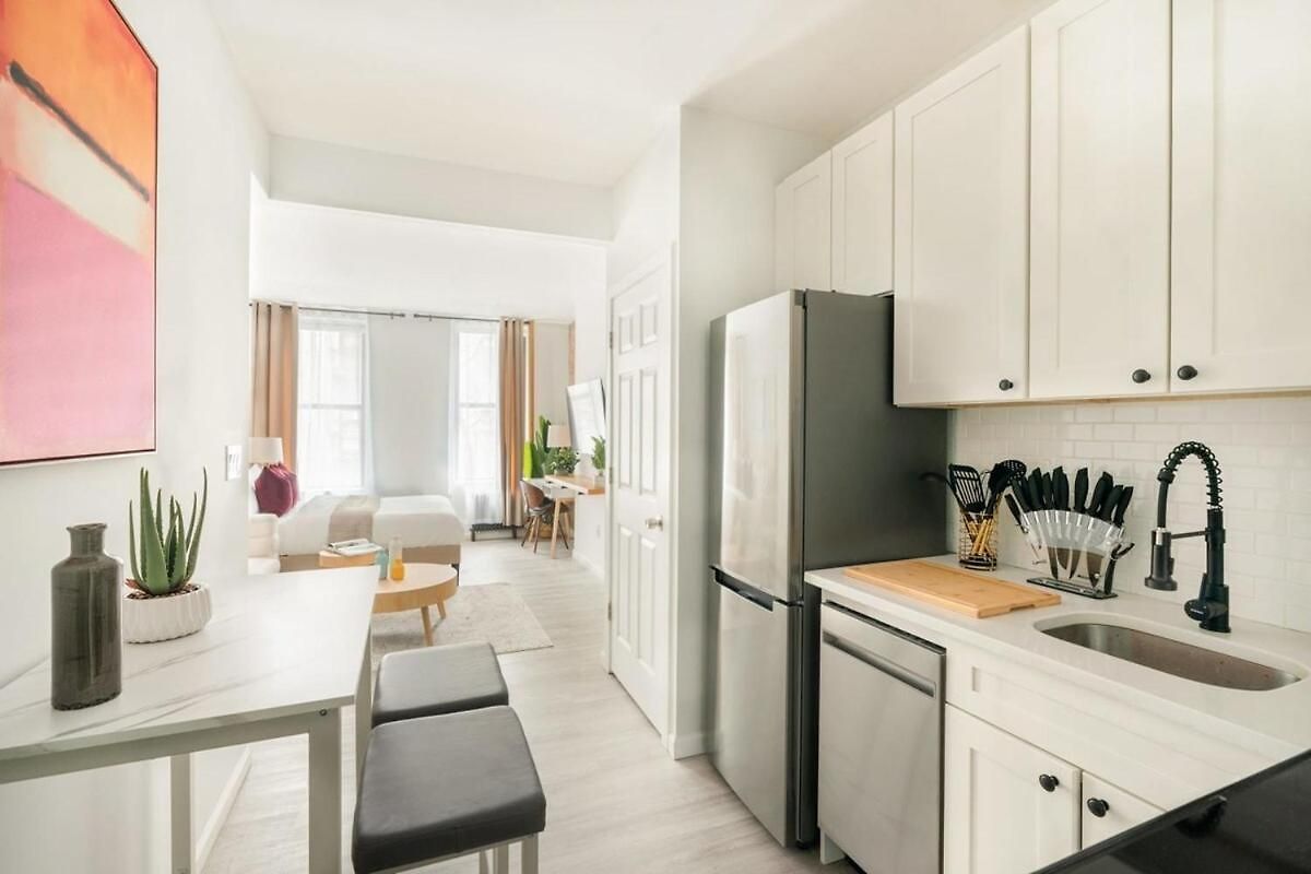 Apartment 240 East New York