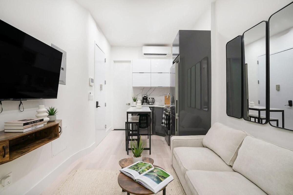 Apartment 317 Ues *