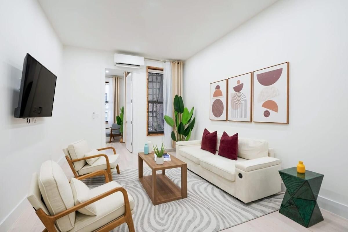 Apartment 317 Ues *