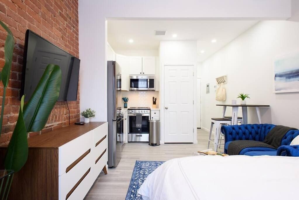 Apartment 240 East New York