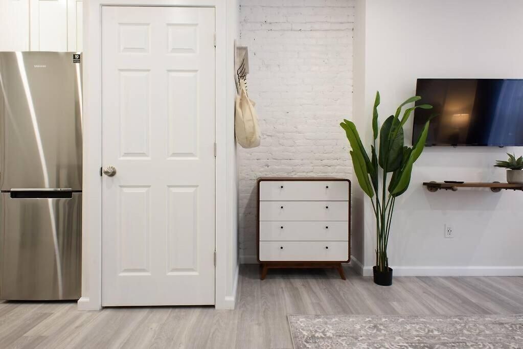 Apartment 240 East